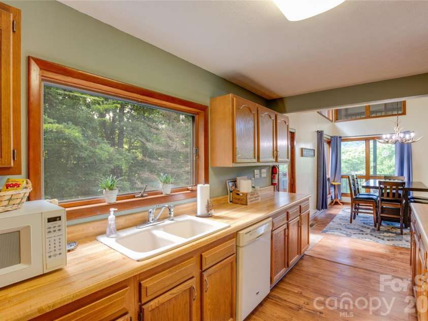 300 Buck Drive, Hot Springs, NC 28743.  MLS# CAR4404873, YatesRealty ID 42086. 