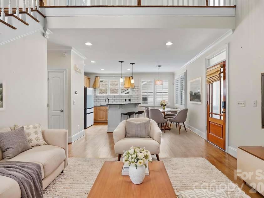 2013 Chesterfield Avenue, Charlotte, NC 28205.  MLS# CAR4411248, YatesRealty ID 42088. 