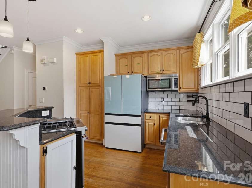 2013 Chesterfield Avenue, Charlotte, NC 28205.  MLS# CAR4411248, YatesRealty ID 42088. 