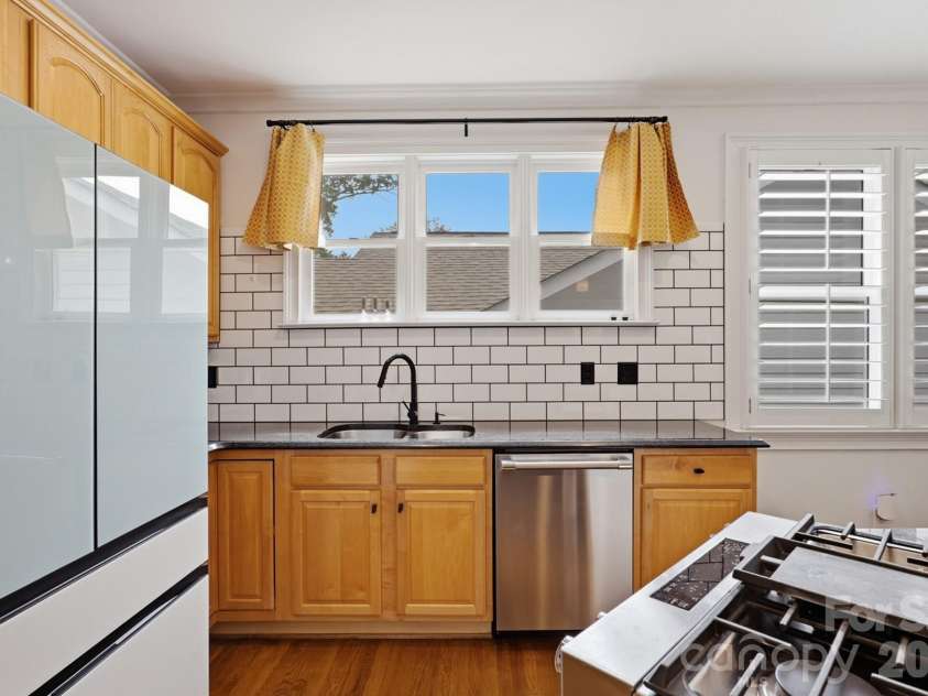 2013 Chesterfield Avenue, Charlotte, NC 28205.  MLS# CAR4411248, YatesRealty ID 42088. 