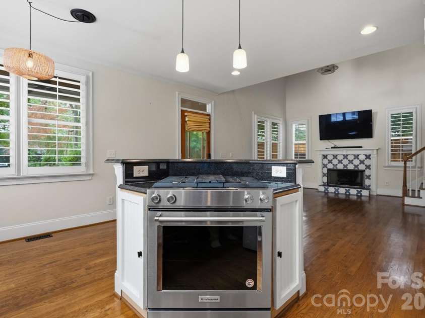 2013 Chesterfield Avenue, Charlotte, NC 28205.  MLS# CAR4411248, YatesRealty ID 42088. 