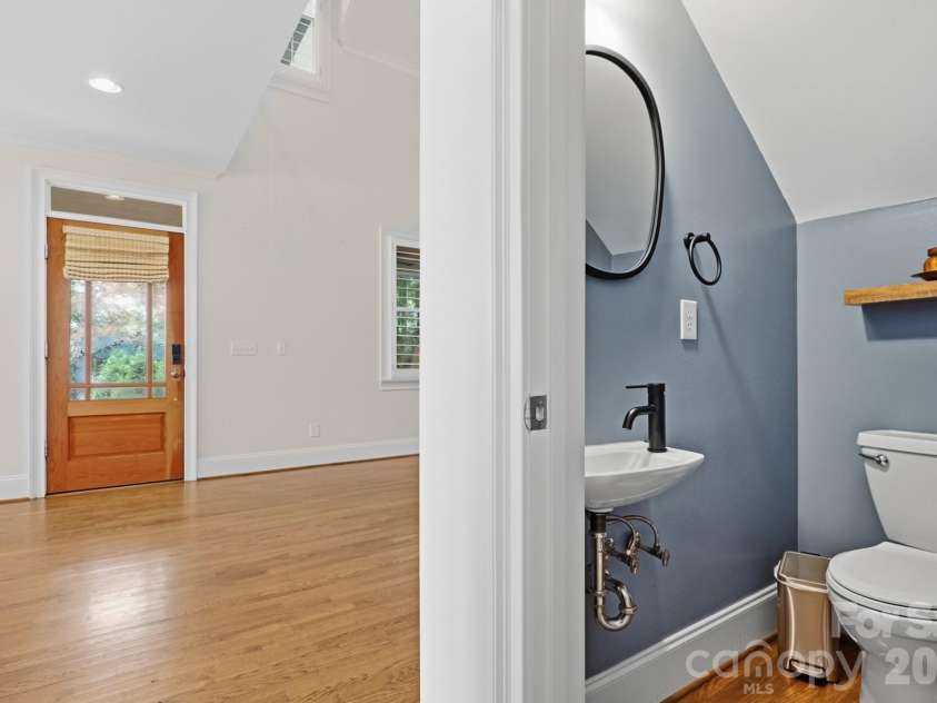 2013 Chesterfield Avenue, Charlotte, NC 28205.  MLS# CAR4411248, YatesRealty ID 42088. 