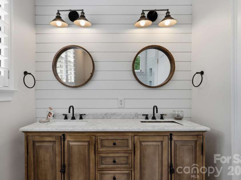 2013 Chesterfield Avenue, Charlotte, NC 28205.  MLS# CAR4411248, YatesRealty ID 42088. 