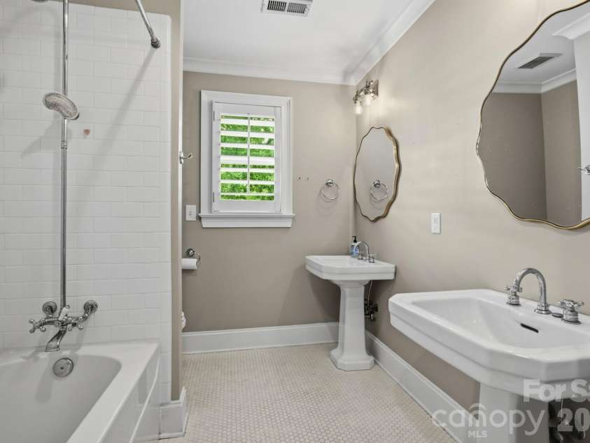 2013 Chesterfield Avenue, Charlotte, NC 28205.  MLS# CAR4411248, YatesRealty ID 42088. 