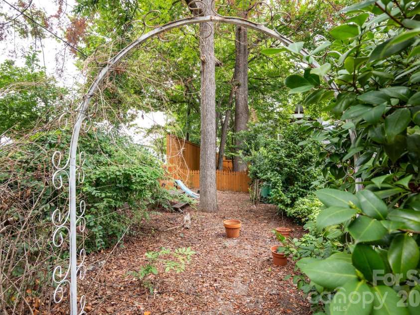 2013 Chesterfield Avenue, Charlotte, NC 28205.  MLS# CAR4411248, YatesRealty ID 42088. 