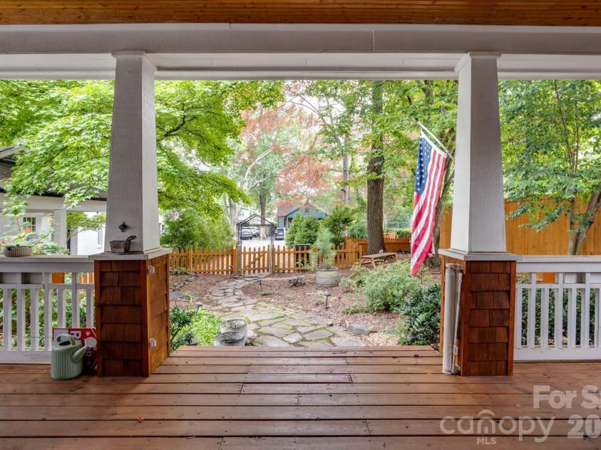 2013 Chesterfield Avenue, Charlotte, NC 28205.  MLS# CAR4411248, YatesRealty ID 42088. 