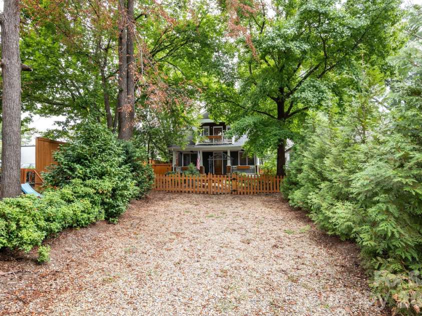 2013 Chesterfield Avenue, Charlotte, NC 28205.  MLS# CAR4411248, YatesRealty ID 42088. 