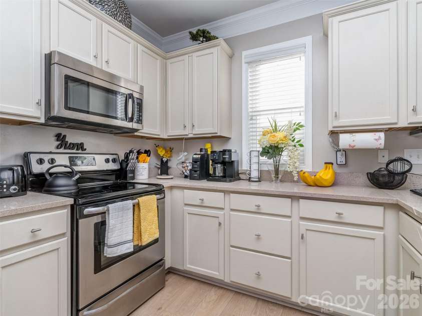 2074 Ayrsley Town Boulevard, Charlotte, NC 28273.  MLS# CAR4406409, YatesRealty ID 42089. 