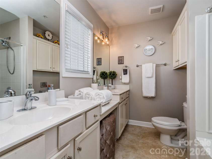 2074 Ayrsley Town Boulevard, Charlotte, NC 28273.  MLS# CAR4406409, YatesRealty ID 42089. 