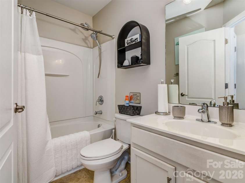 2074 Ayrsley Town Boulevard, Charlotte, NC 28273.  MLS# CAR4406409, YatesRealty ID 42089. 