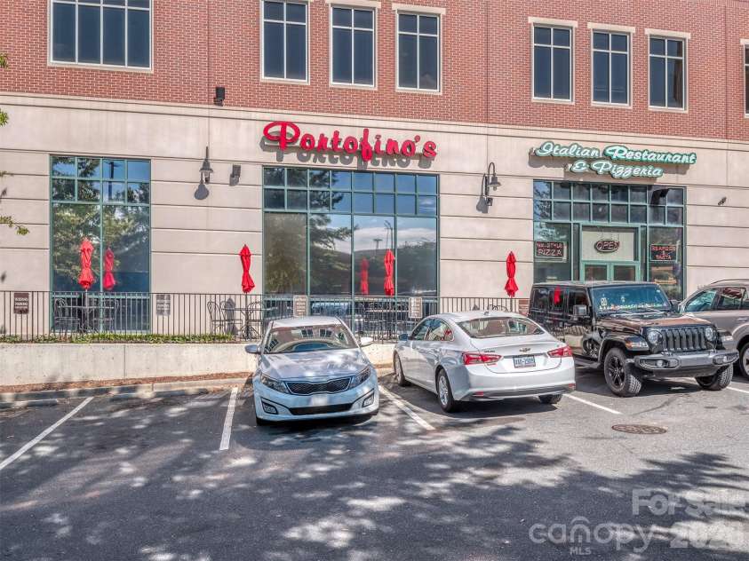 2074 Ayrsley Town Boulevard, Charlotte, NC 28273.  MLS# CAR4406409, YatesRealty ID 42089. 