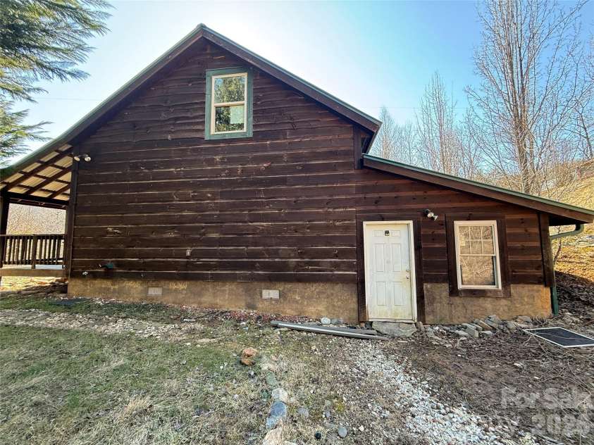 24 Supooh Lane, Sylva, NC 28779.  MLS# CAR4345879, YatesRealty ID 4209. 