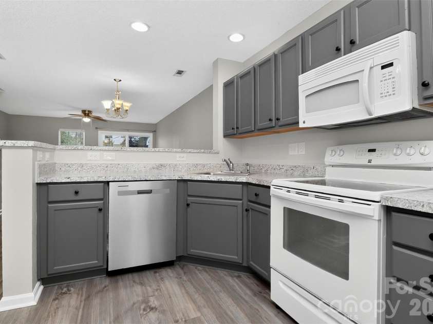 10866 Holly Ridge Boulevard, Charlotte, NC 28216.  MLS# CAR4401708, YatesRealty ID 42090. 