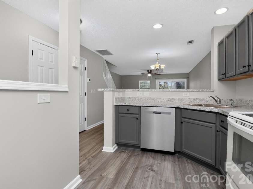 10866 Holly Ridge Boulevard, Charlotte, NC 28216.  MLS# CAR4401708, YatesRealty ID 42090. 