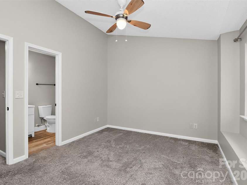 10866 Holly Ridge Boulevard, Charlotte, NC 28216.  MLS# CAR4401708, YatesRealty ID 42090. 