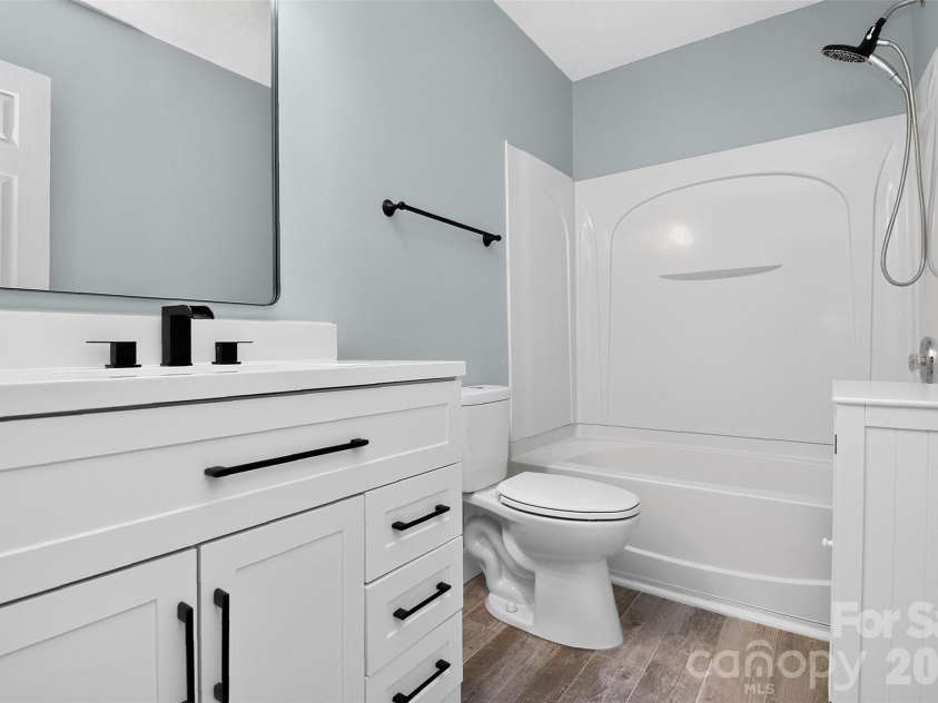 10866 Holly Ridge Boulevard, Charlotte, NC 28216.  MLS# CAR4401708, YatesRealty ID 42090. 
