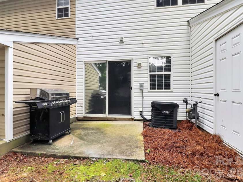 10866 Holly Ridge Boulevard, Charlotte, NC 28216.  MLS# CAR4401708, YatesRealty ID 42090. 