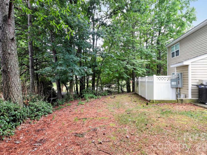 10866 Holly Ridge Boulevard, Charlotte, NC 28216.  MLS# CAR4401708, YatesRealty ID 42090. 