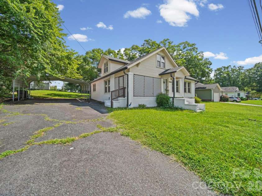 834 Murphy Street, Kannapolis, NC 28081.  MLS# CAR4411627, YatesRealty ID 42091. 