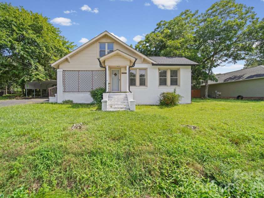 834 Murphy Street, Kannapolis, NC 28081.  MLS# CAR4411627, YatesRealty ID 42091. 