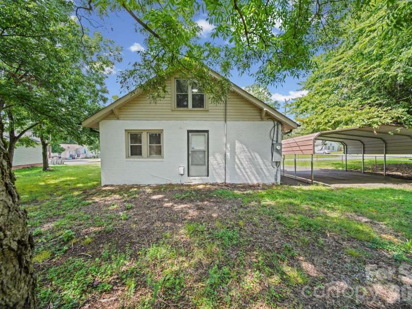 834 Murphy Street, Kannapolis, NC 28081.  MLS# CAR4411627, YatesRealty ID 42091. 