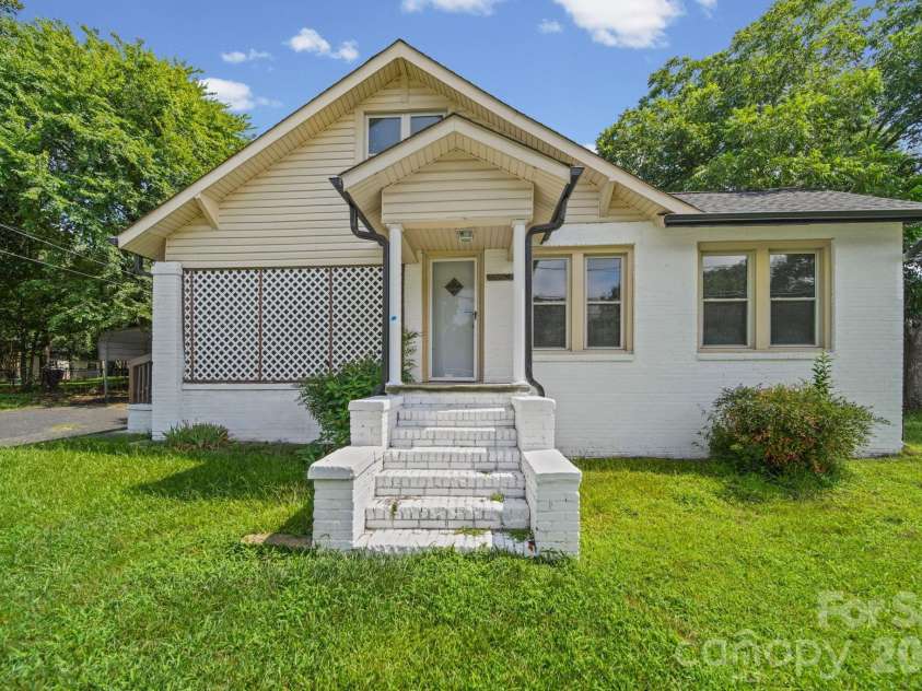 834 Murphy Street, Kannapolis, NC 28081.  MLS# CAR4411627, YatesRealty ID 42091. View from the street