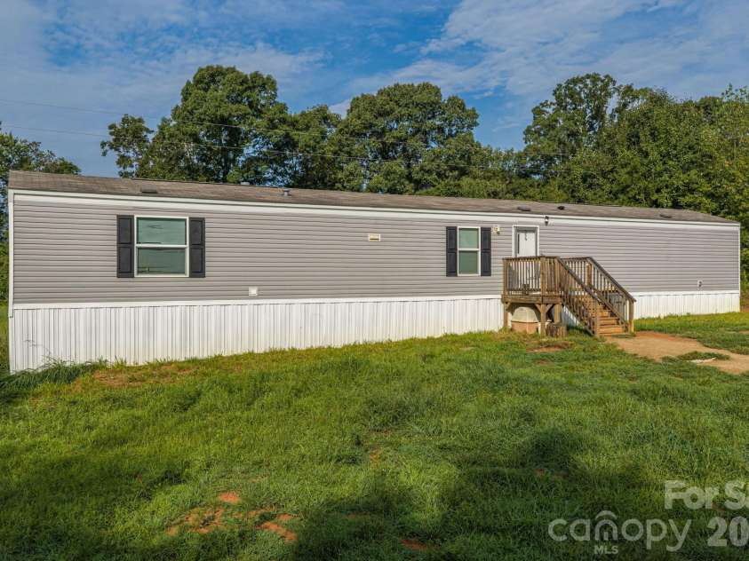 4081 Benny Shrum Lane, Maiden, NC 28650.  MLS# CAR4411843, YatesRealty ID 42098. 