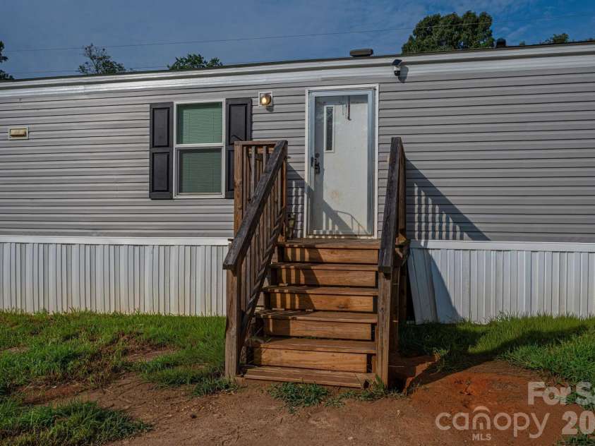 4081 Benny Shrum Lane, Maiden, NC 28650.  MLS# CAR4411843, YatesRealty ID 42098. 