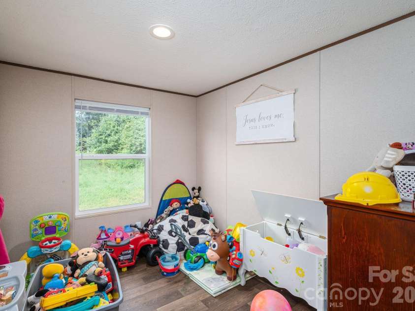 4081 Benny Shrum Lane, Maiden, NC 28650.  MLS# CAR4411843, YatesRealty ID 42098. 
