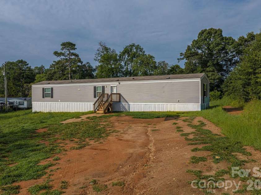4081 Benny Shrum Lane, Maiden, NC 28650.  MLS# CAR4411843, YatesRealty ID 42098. 