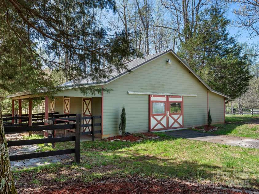 132 Green Meadows Lane, Columbus, NC 28722.  MLS# CAR4242654, YatesRealty ID 4210. 