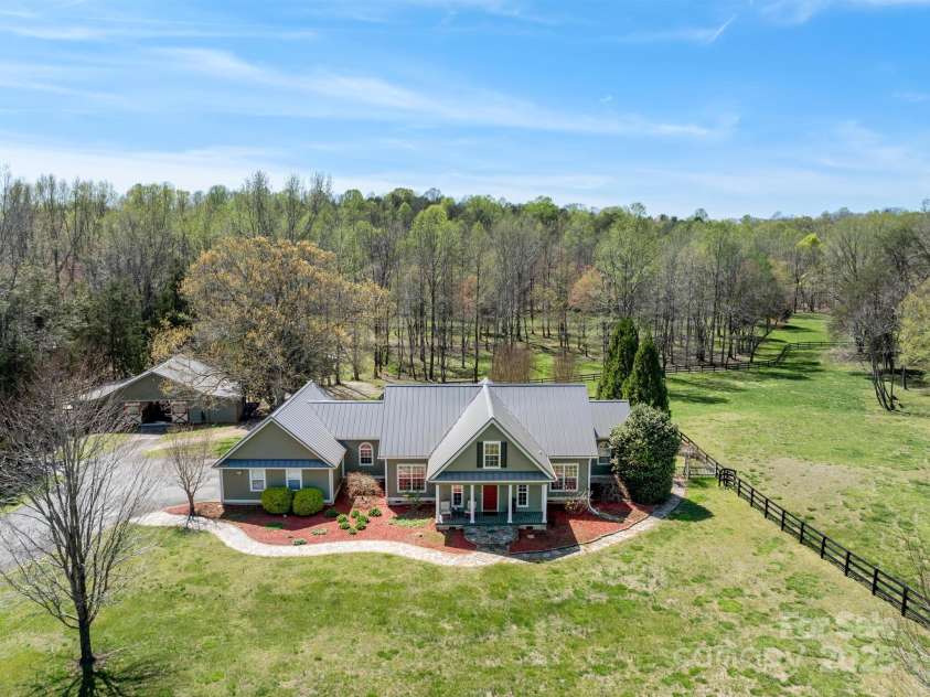 132 Green Meadows Lane, Columbus, NC 28722.  MLS# CAR4242654, YatesRealty ID 4210. 