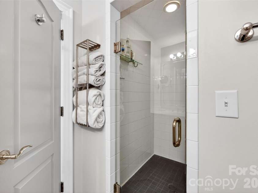 315 Arlington Avenue, Charlotte, NC 28203.  MLS# CAR4373961, YatesRealty ID 4210. 