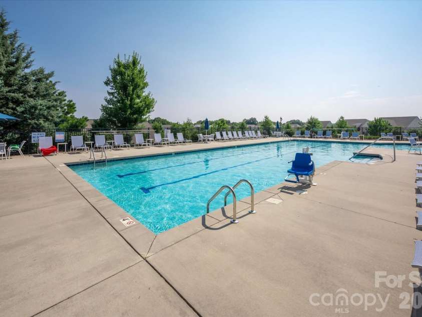 14016 Southbridge Forest Drive, Charlotte, NC 28273.  MLS# CAR4404050, YatesRealty ID 42102. Community Pool