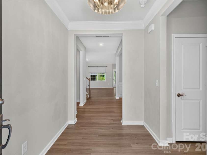 14016 Southbridge Forest Drive, Charlotte, NC 28273.  MLS# CAR4404050, YatesRealty ID 42102. Foyer