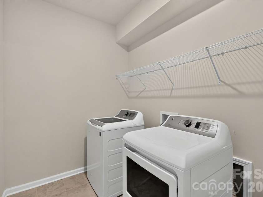 14016 Southbridge Forest Drive, Charlotte, NC 28273.  MLS# CAR4404050, YatesRealty ID 42102. Spacious Laundry