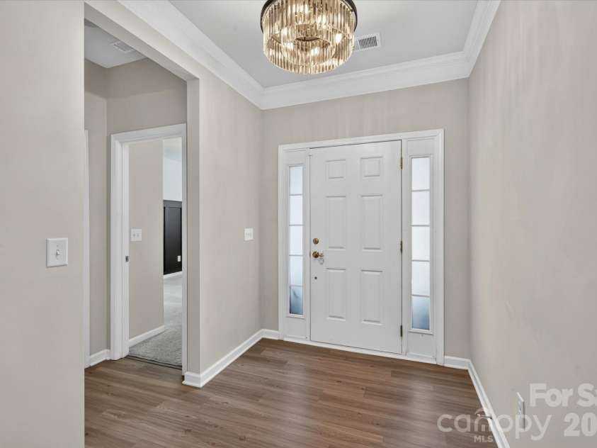 14016 Southbridge Forest Drive, Charlotte, NC 28273.  MLS# CAR4404050, YatesRealty ID 42102. View to Front Door