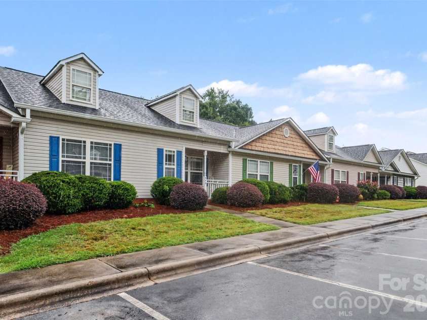 448 Guiness Place, Rock Hill, SC 29730.  MLS# CAR4407380, YatesRealty ID 42103. 