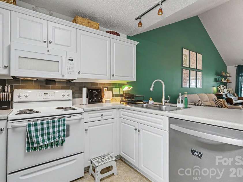 448 Guiness Place, Rock Hill, SC 29730.  MLS# CAR4407380, YatesRealty ID 42103. 