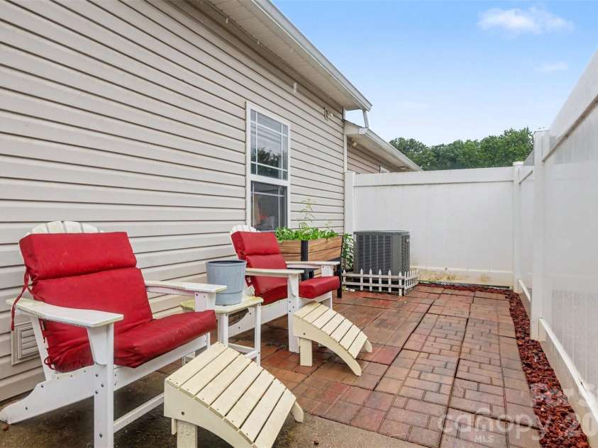 448 Guiness Place, Rock Hill, SC 29730.  MLS# CAR4407380, YatesRealty ID 42103. 