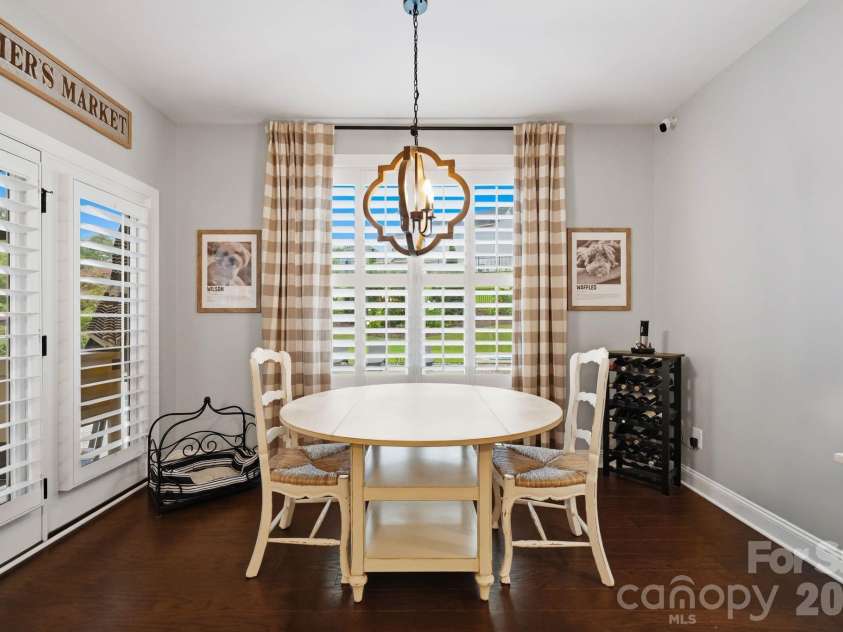 109 Heron Cove Loop, Mooresville, NC 28117.  MLS# CAR4406863, YatesRealty ID 42104. Breakfast Room