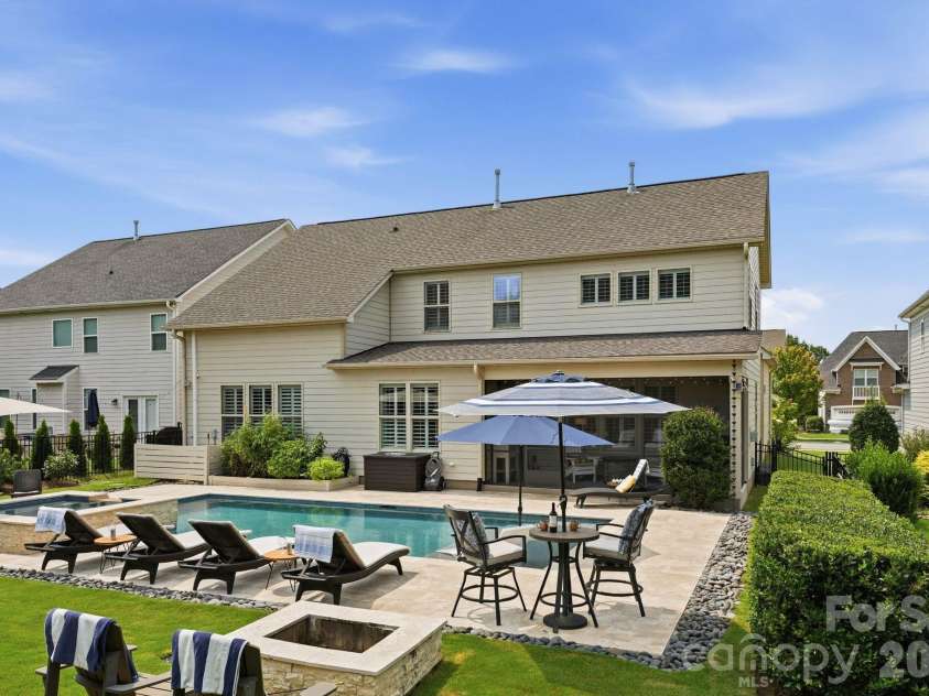109 Heron Cove Loop, Mooresville, NC 28117.  MLS# CAR4406863, YatesRealty ID 42104. Fire pit