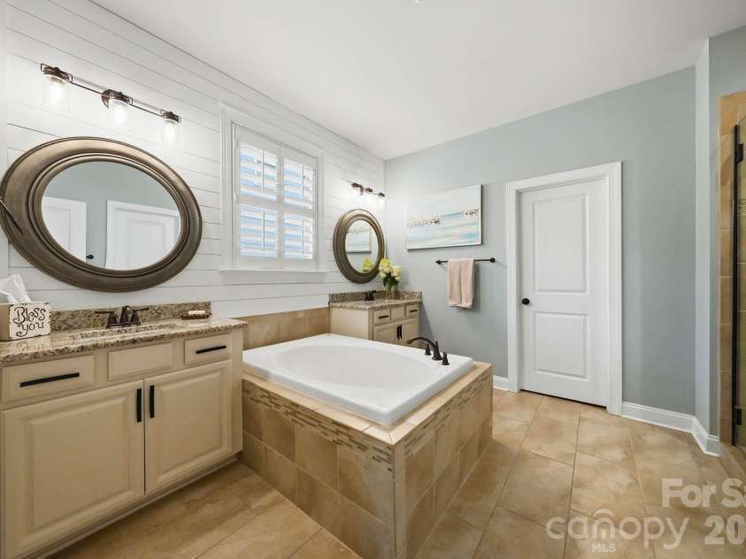 109 Heron Cove Loop, Mooresville, NC 28117.  MLS# CAR4406863, YatesRealty ID 42104. Primary Bath with Dual Vanities