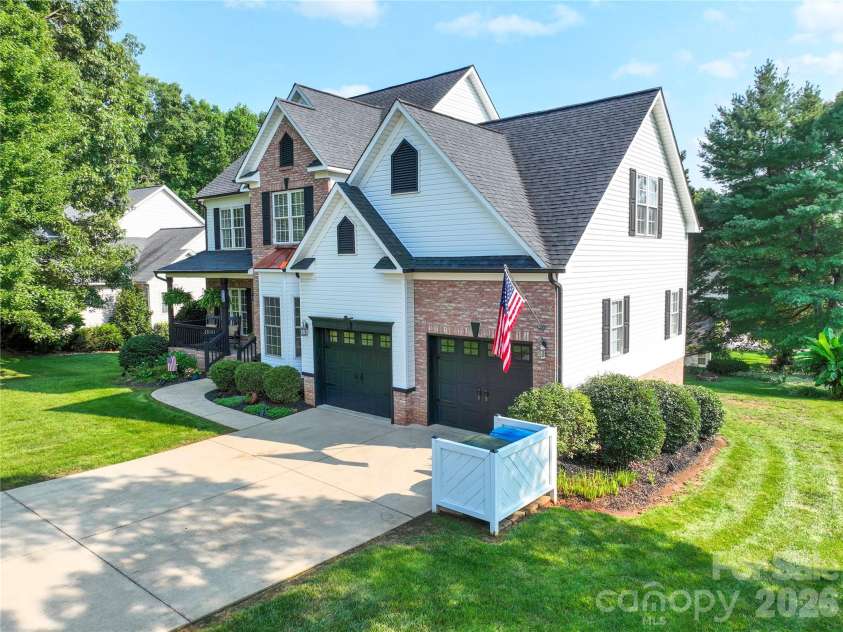 910 44th Avenue Court, Hickory, NC 28601.  MLS# CAR4408465, YatesRealty ID 42105. 