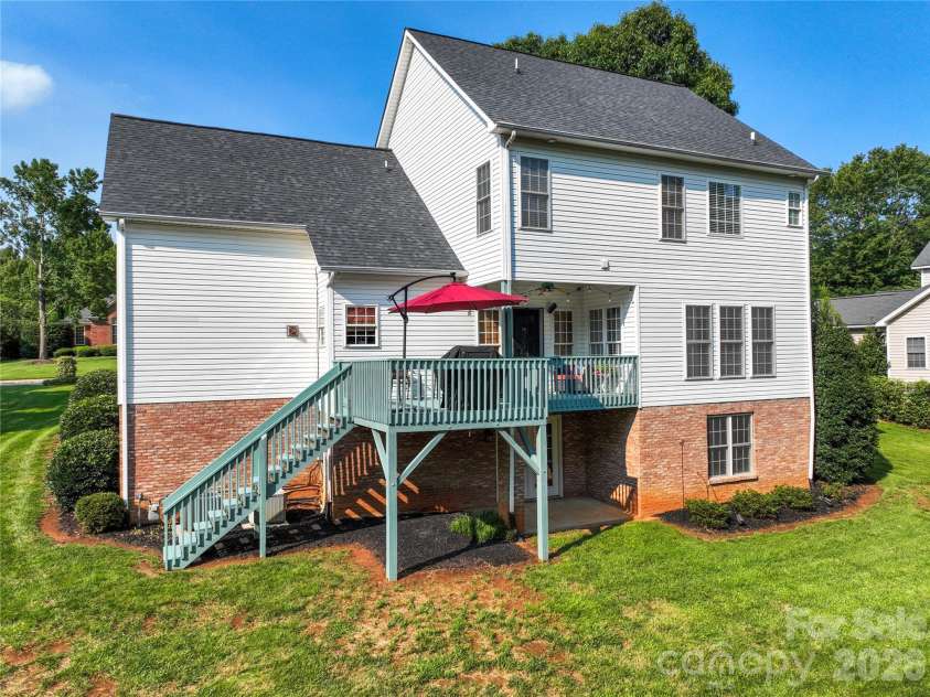 910 44th Avenue Court, Hickory, NC 28601.  MLS# CAR4408465, YatesRealty ID 42105. 