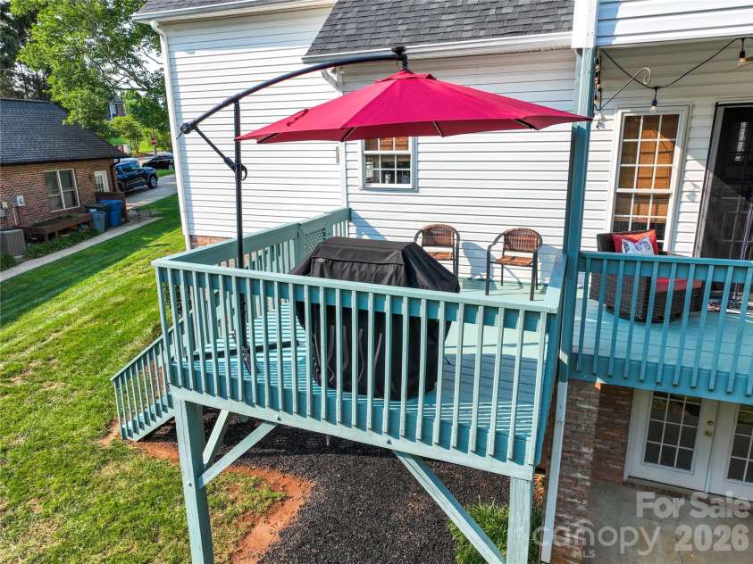 910 44th Avenue Court, Hickory, NC 28601.  MLS# CAR4408465, YatesRealty ID 42105. 