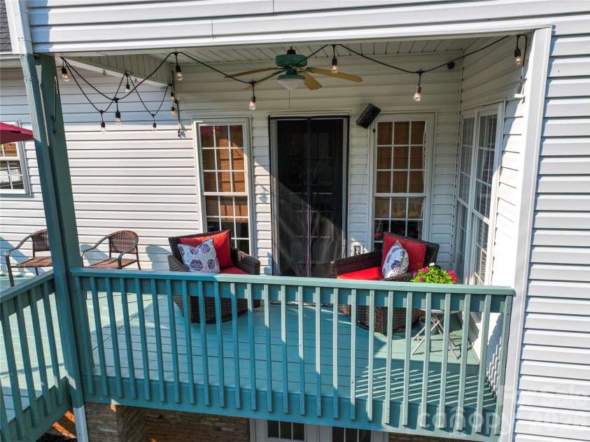 910 44th Avenue Court, Hickory, NC 28601.  MLS# CAR4408465, YatesRealty ID 42105. 