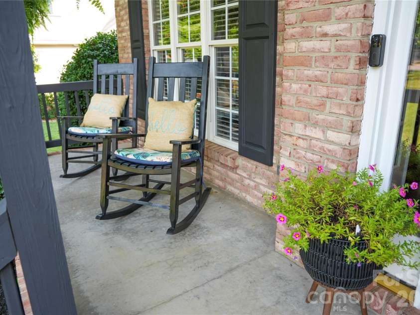 910 44th Avenue Court, Hickory, NC 28601.  MLS# CAR4408465, YatesRealty ID 42105. 