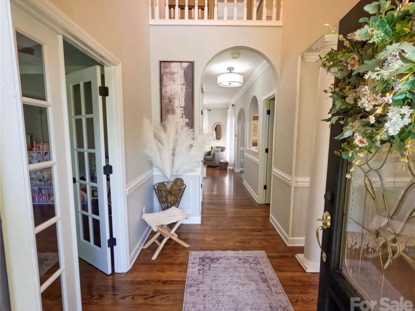 910 44th Avenue Court, Hickory, NC 28601.  MLS# CAR4408465, YatesRealty ID 42105. 