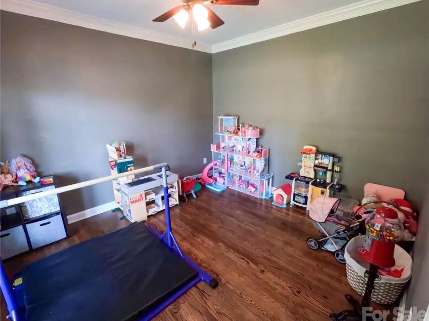 910 44th Avenue Court, Hickory, NC 28601.  MLS# CAR4408465, YatesRealty ID 42105. 